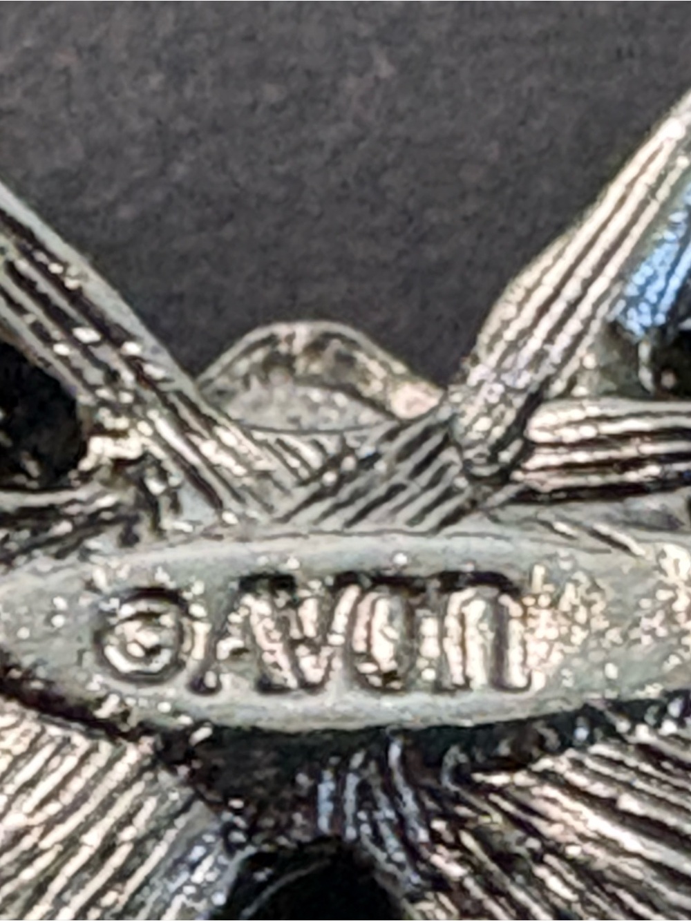 Avon Silver-Tone Bow Brooch with Red Teardrop - Picture 4 of 6